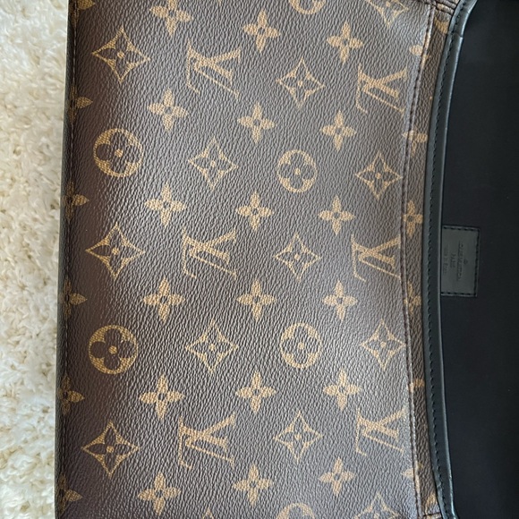LV Messenger Bag. One minor scratch on button. Otherwise, perfect condition. - Picture 3 of 16